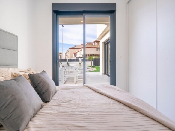 Villa en venta obra nueva con piscina en Torre Pacheco