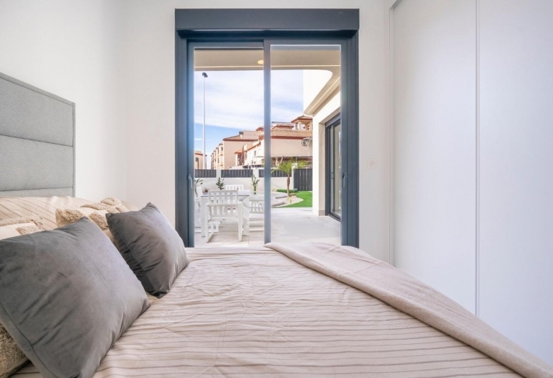 Villa en venta obra nueva con piscina en Torre Pacheco