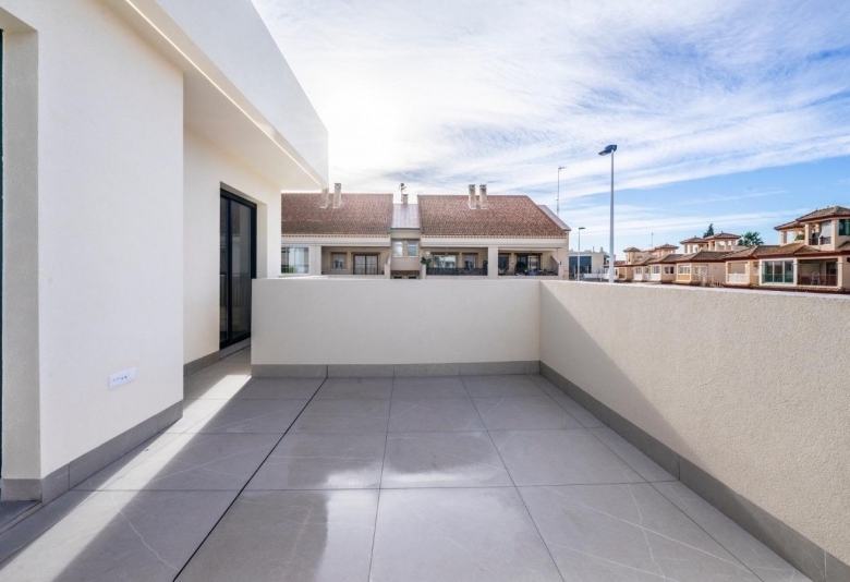Villa en venta obra nueva con piscina en Torre Pacheco