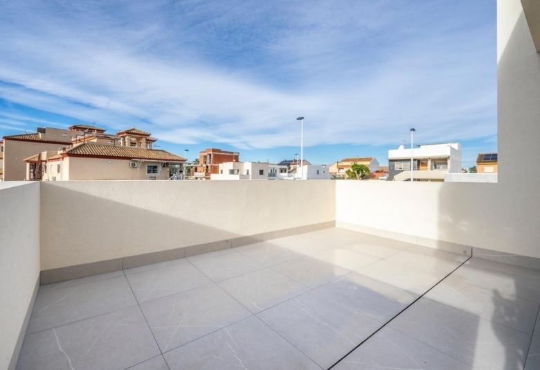 Villa en venta obra nueva con piscina en Torre Pacheco