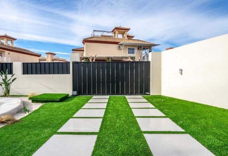 Villa en venta obra nueva con piscina en Torre Pacheco
