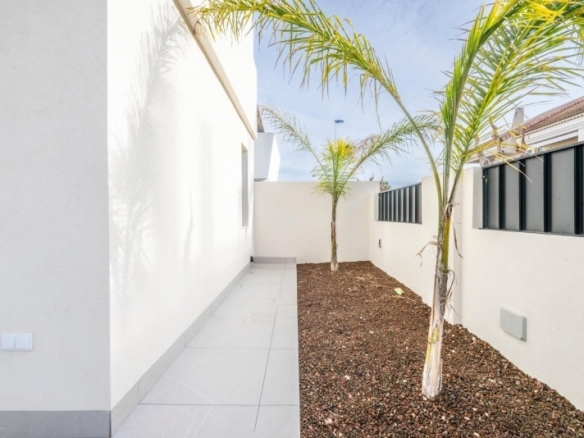 Villa en venta obra nueva con piscina en Torre Pacheco