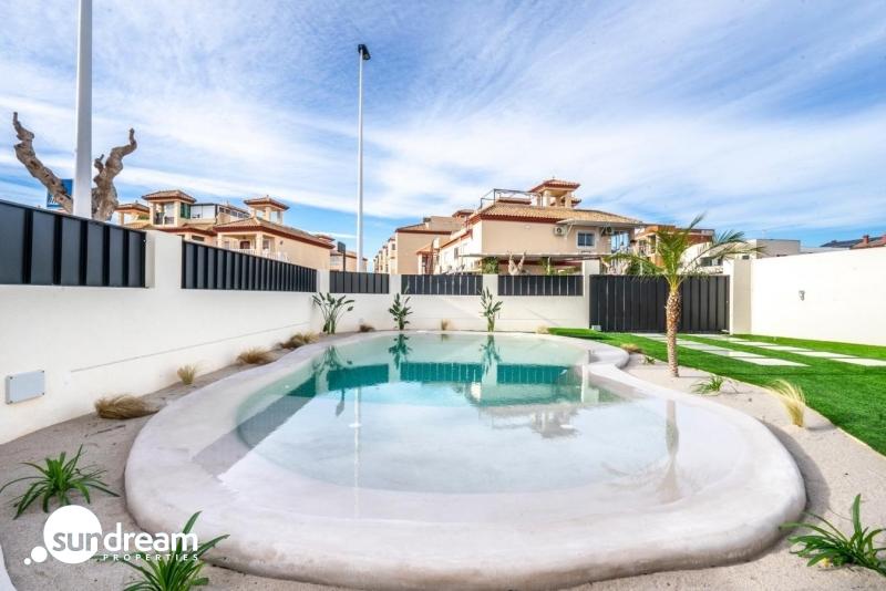Villa en venta obra nueva con piscina en Torre Pacheco