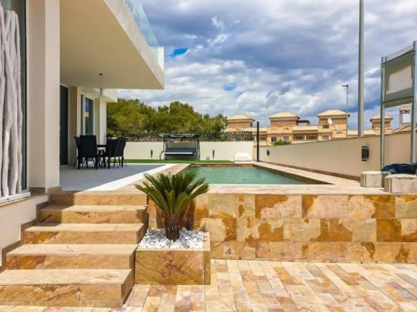 Piso obra nueva en venta con piscina en Orihuela Costa