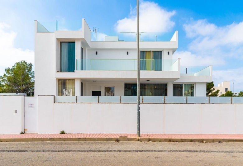 Piso obra nueva en venta con piscina en Orihuela Costa