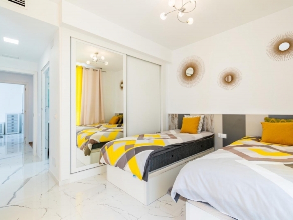 Piso obra nueva en venta con piscina en Orihuela Costa