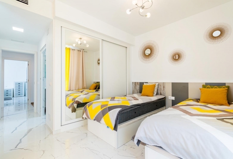 Piso obra nueva en venta con piscina en Orihuela Costa