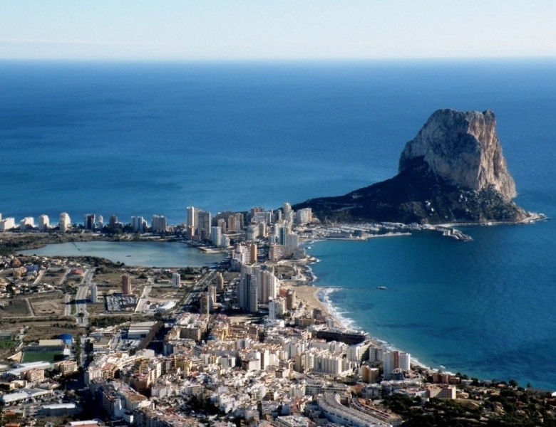 Ático en venta obra nueva con piscina y garaje en Calpe