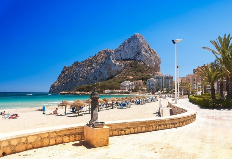 Ático en venta obra nueva con piscina y garaje en Calpe