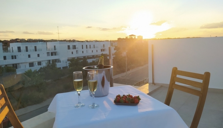 Villa en venta obra nueva con piscina en Villamartin