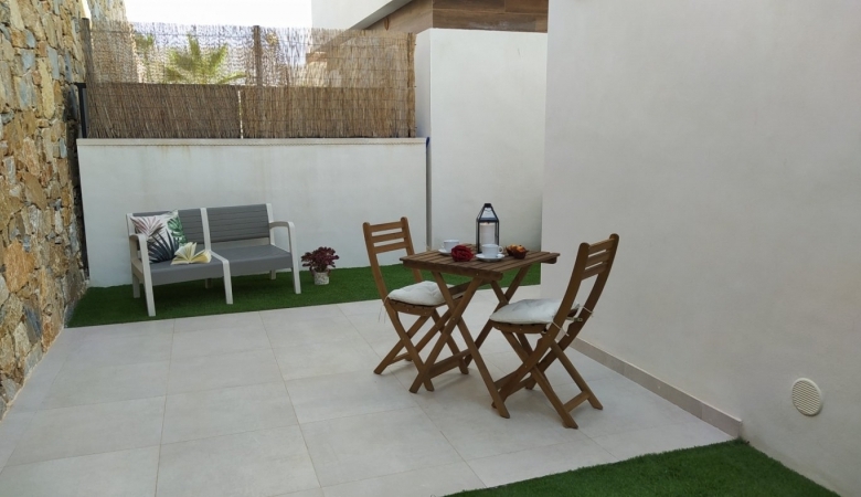 Villa en venta obra nueva con piscina en Villamartin