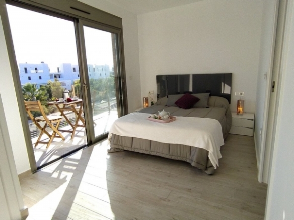 Villa en venta obra nueva con piscina en Villamartin