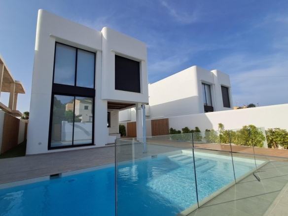 Villa en venta obra nueva con piscina en El Albir