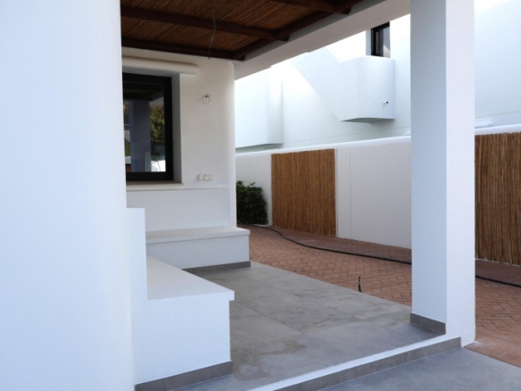 Villa en venta obra nueva con piscina en El Albir