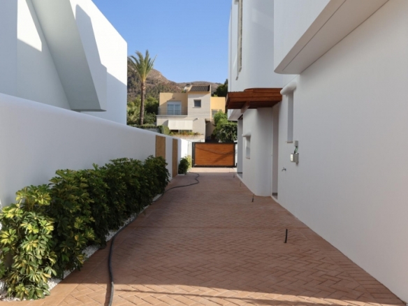 Villa en venta obra nueva con piscina en El Albir