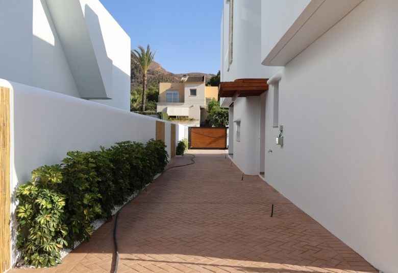 Villa en venta obra nueva con piscina en El Albir