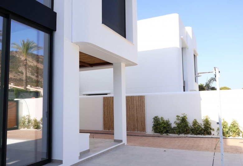 Villa en venta obra nueva con piscina en El Albir