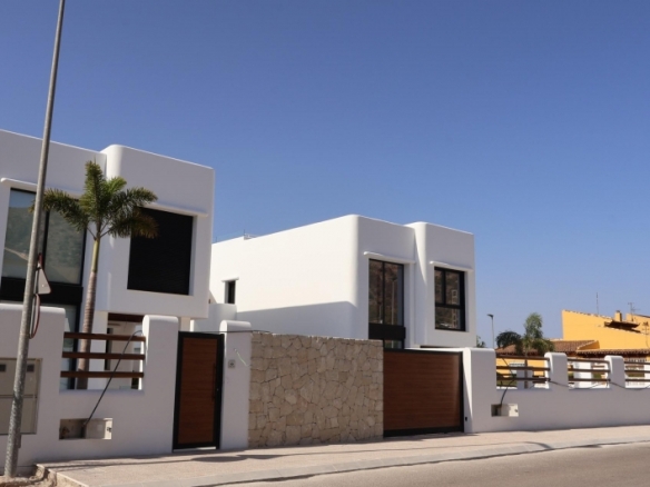 Villa en venta obra nueva con piscina en El Albir
