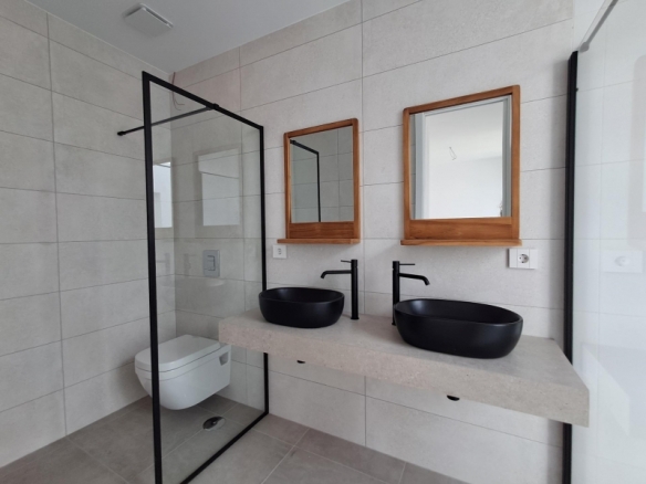 Villa en venta obra nueva con piscina en El Albir