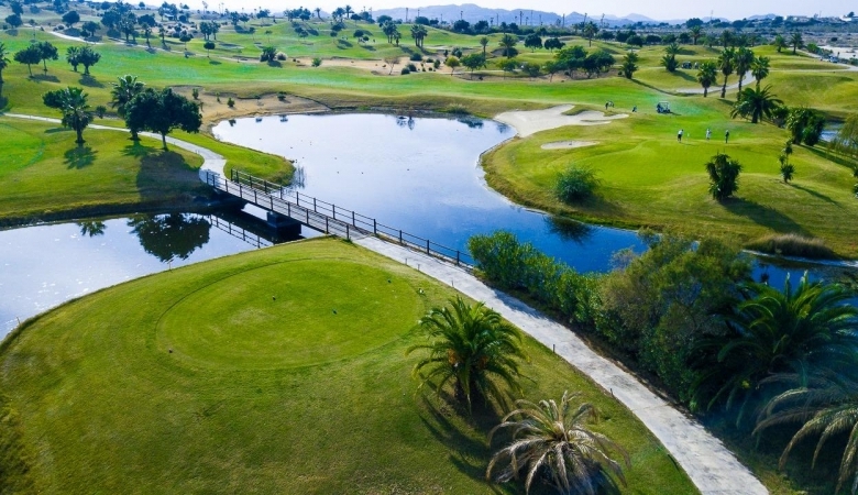 Villa en venta de obra nueva con piscina Golf Orihuela