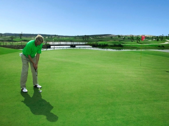 Villa en venta obra nueva en Golf Resort Orihuela