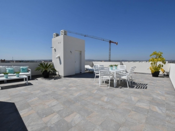 Bungalow en venta con garaje y piscina en San Miguel