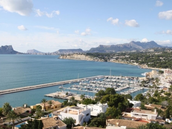 Villa de lujo en venta con piscina y parcela en Moraira