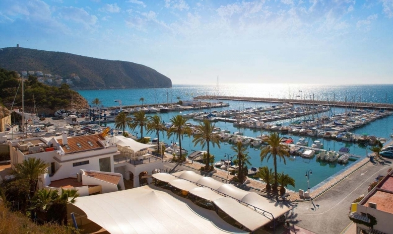 Villa de lujo en venta con piscina y parcela en Moraira