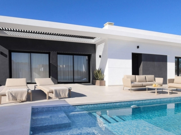 Villa en venta obra nueva con piscina Ciudad Quesada