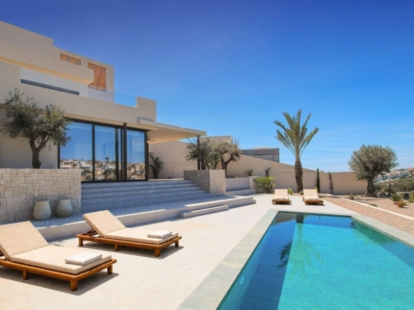 Villa de lujo con 4 dormitorios y piscina privada en la urbanización La Marina, San Fulgencio