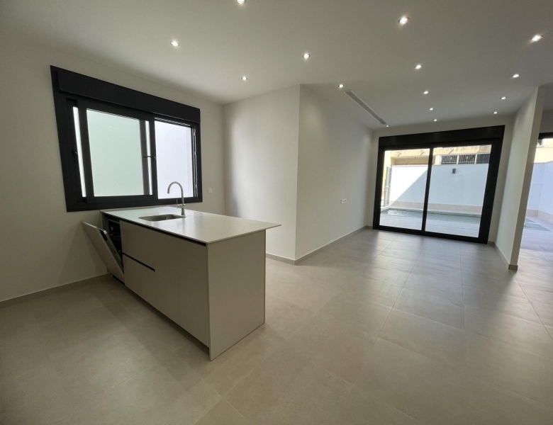Villa de 3 dormitorios y piscina privada en venta en Las Heredades, Costa Blanca