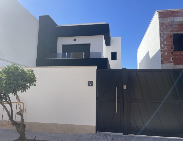 Villa de 3 dormitorios y piscina privada en venta en Las Heredades, Costa Blanca