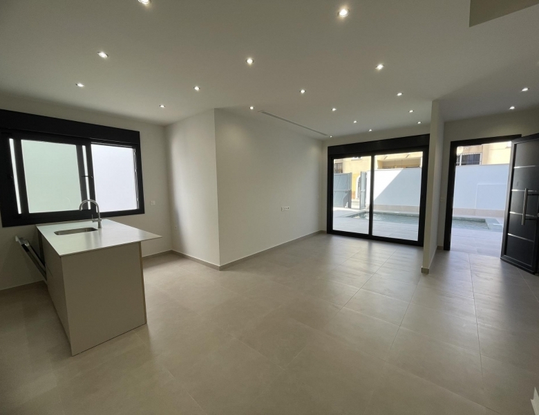 Villa de 3 dormitorios y piscina privada en venta en Las Heredades, Costa Blanca