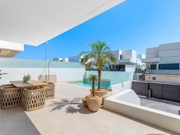 Villa modernas adosadas y pareadas a la venta en Dolores, Alicante