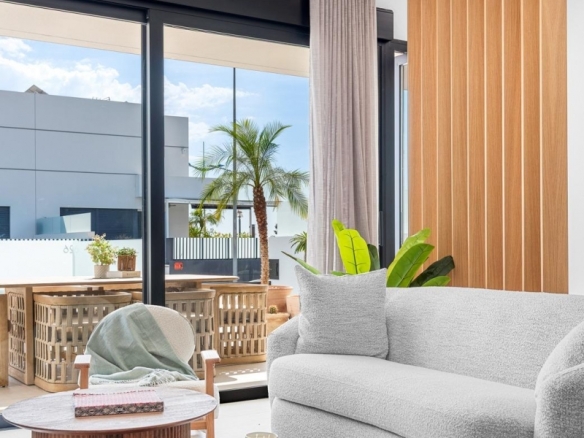 Villa modernas adosadas y pareadas a la venta en Dolores, Alicante