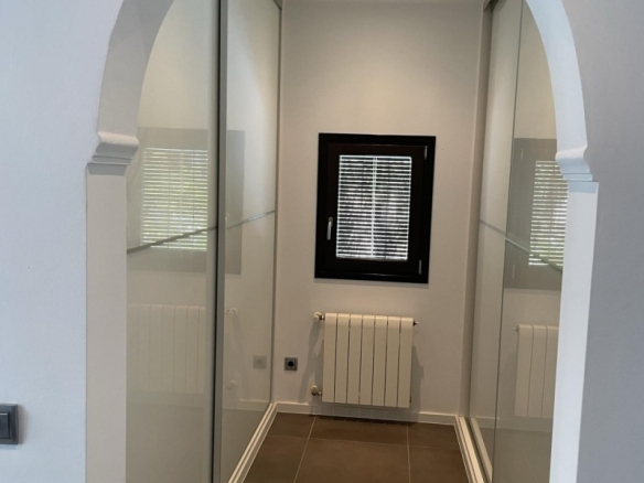 Villa grande en venta con piscina y vistas en Moraira