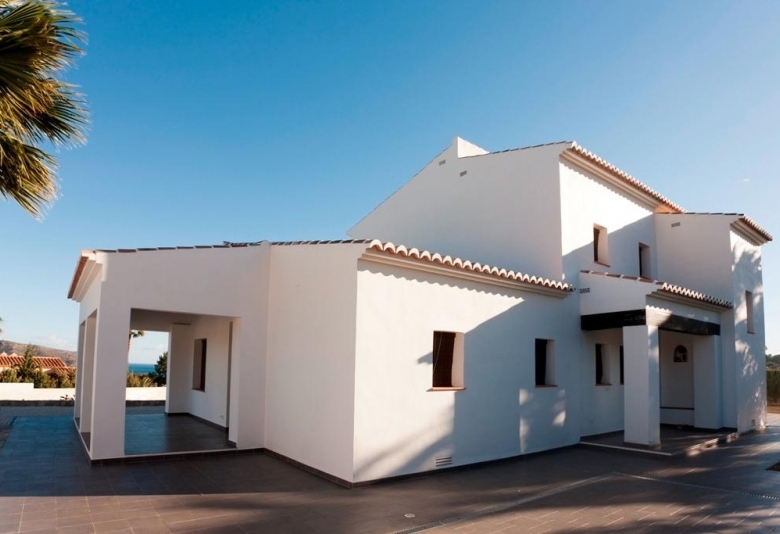 Villa grande en venta con piscina y vistas en Moraira