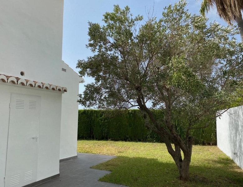 Villa grande en venta con piscina y vistas en Moraira