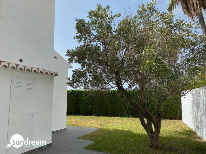 Villa grande en venta con piscina y vistas en Moraira