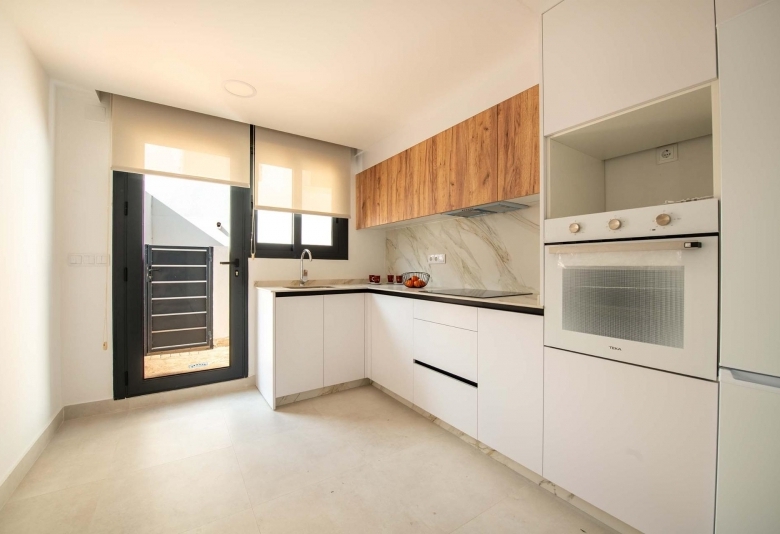 Chalet adosado en venta obra nueva con piscina en Cox