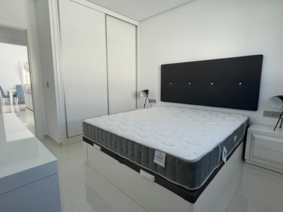 Villa de nueva construción con 3 dormitorios y piscina privada a la venta en Rafal(Alicante)