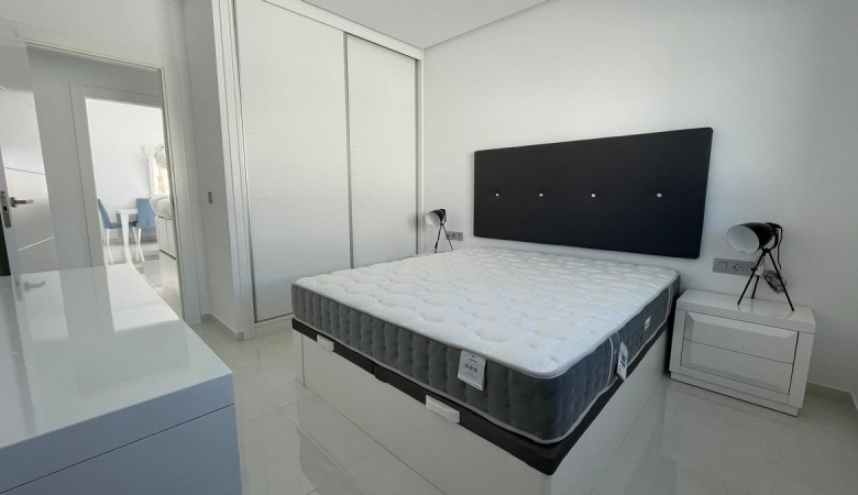 Villa de nueva construción con 3 dormitorios y piscina privada a la venta en Rafal(Alicante)