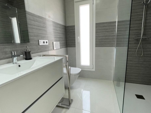 Villa de nueva construción con 3 dormitorios y piscina privada a la venta en Rafal(Alicante)