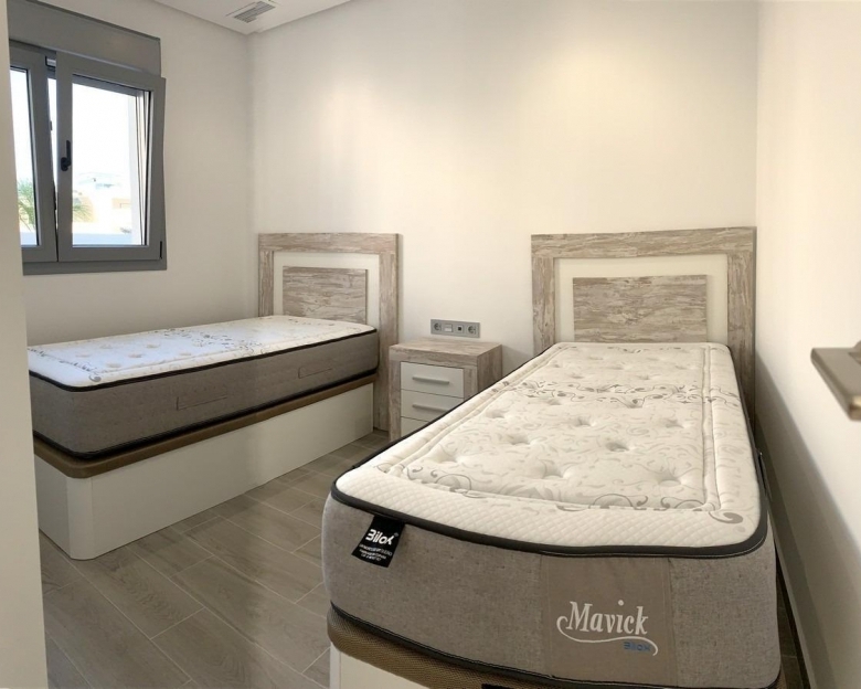 Villa de nueva construción con 3 dormitorios y piscina privada a la venta en Rafal(Alicante)