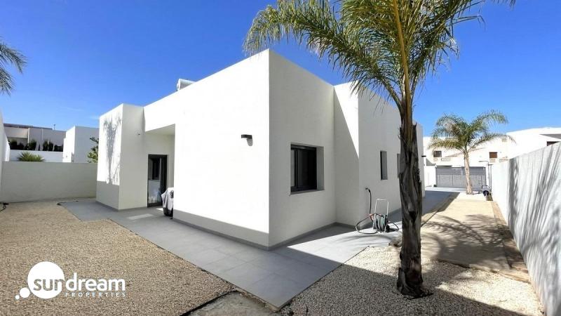 g_42059-17-22 Villa de nueva construción con 3 dormitorios y piscina privada a la venta en Rafal(Alicante)