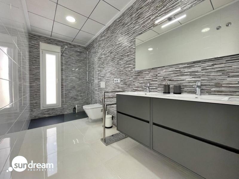 Villa de nueva construción con 3 dormitorios y piscina privada a la venta en Rafal(Alicante)