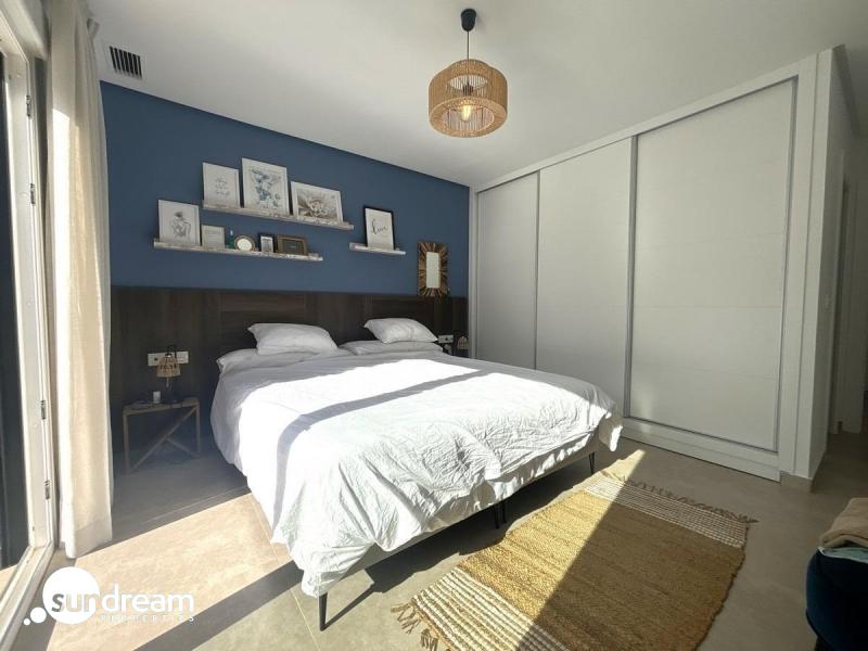 Villa de nueva construción con 3 dormitorios y piscina privada a la venta en Rafal(Alicante)