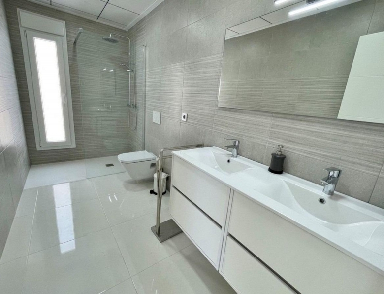 Villa de nueva construción con 3 dormitorios y piscina privada a la venta en Rafal(Alicante)