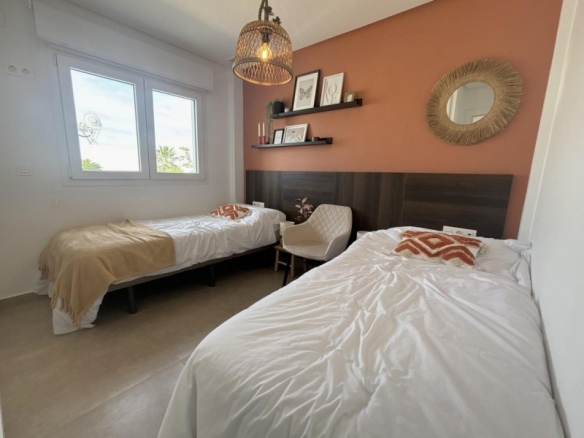 Villa de nueva construción con 3 dormitorios y piscina privada a la venta en Rafal(Alicante)
