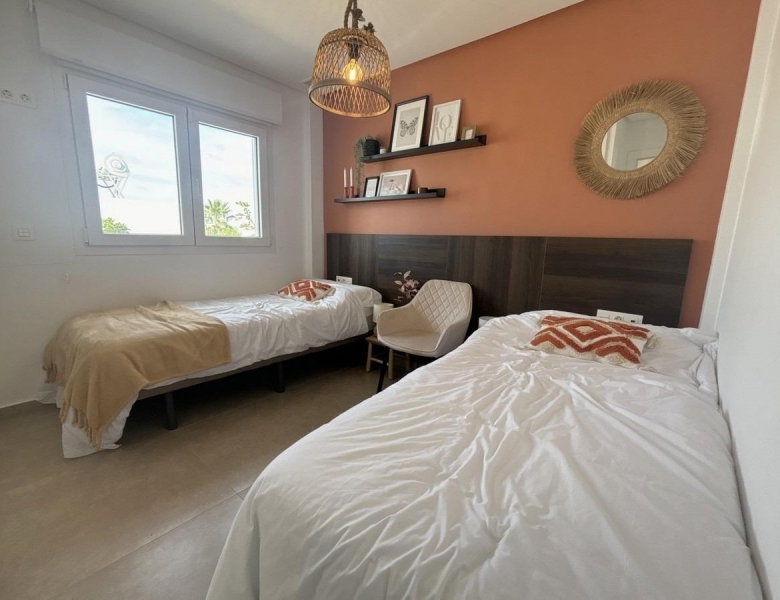 Villa de nueva construción con 3 dormitorios y piscina privada a la venta en Rafal(Alicante)